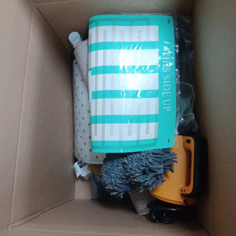 APPROXIMATELY 15 ASSORTED HOUSEHOLD ITEMS TO INCLUDE KNITTING YARN, GARDEN HOSE AND A GARDEN ORNAMENT