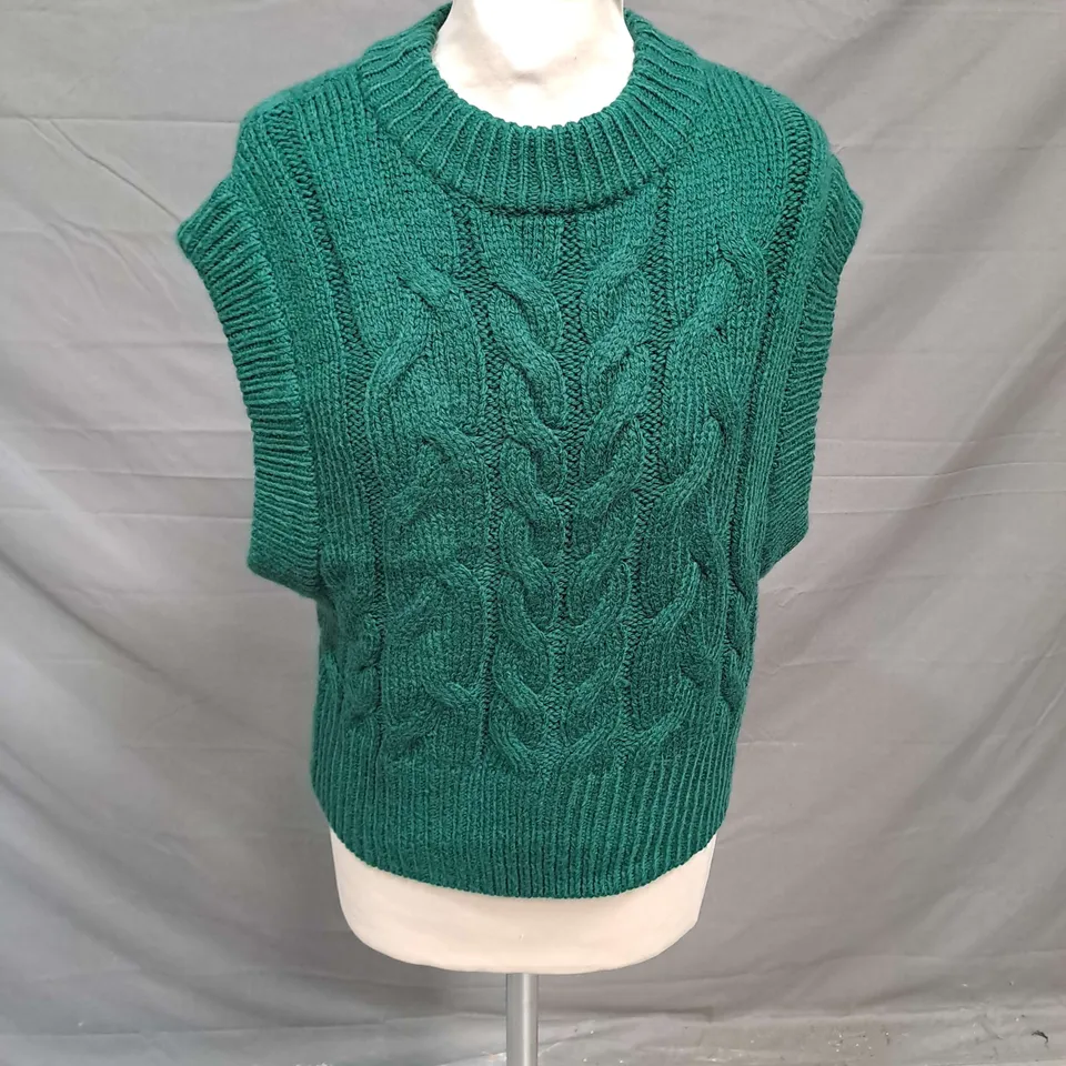 CRYSTAL KOBE CABLE KNIT VEST IN EMERALD GREEN SIZE M