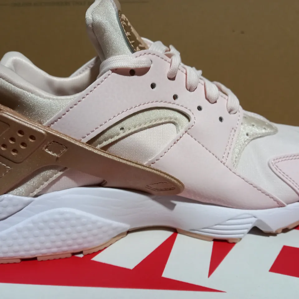 NIKE WOMENS PINK AIR HUARACHE TRAINERS - SIZE 6