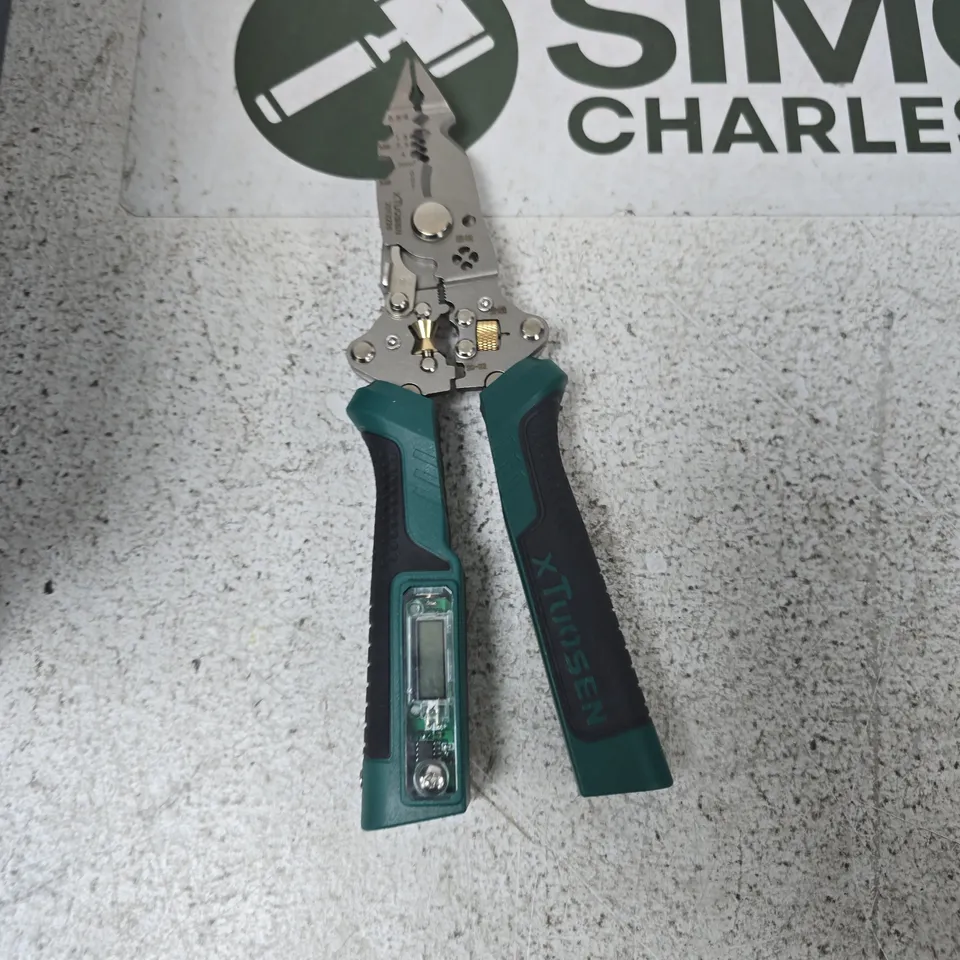 TOTE OF APPROXIMATELY 12 ASSORTED ITEMS TO INCLUDE: WIRE STRIPPERS WITH VOLTAGE TESTER