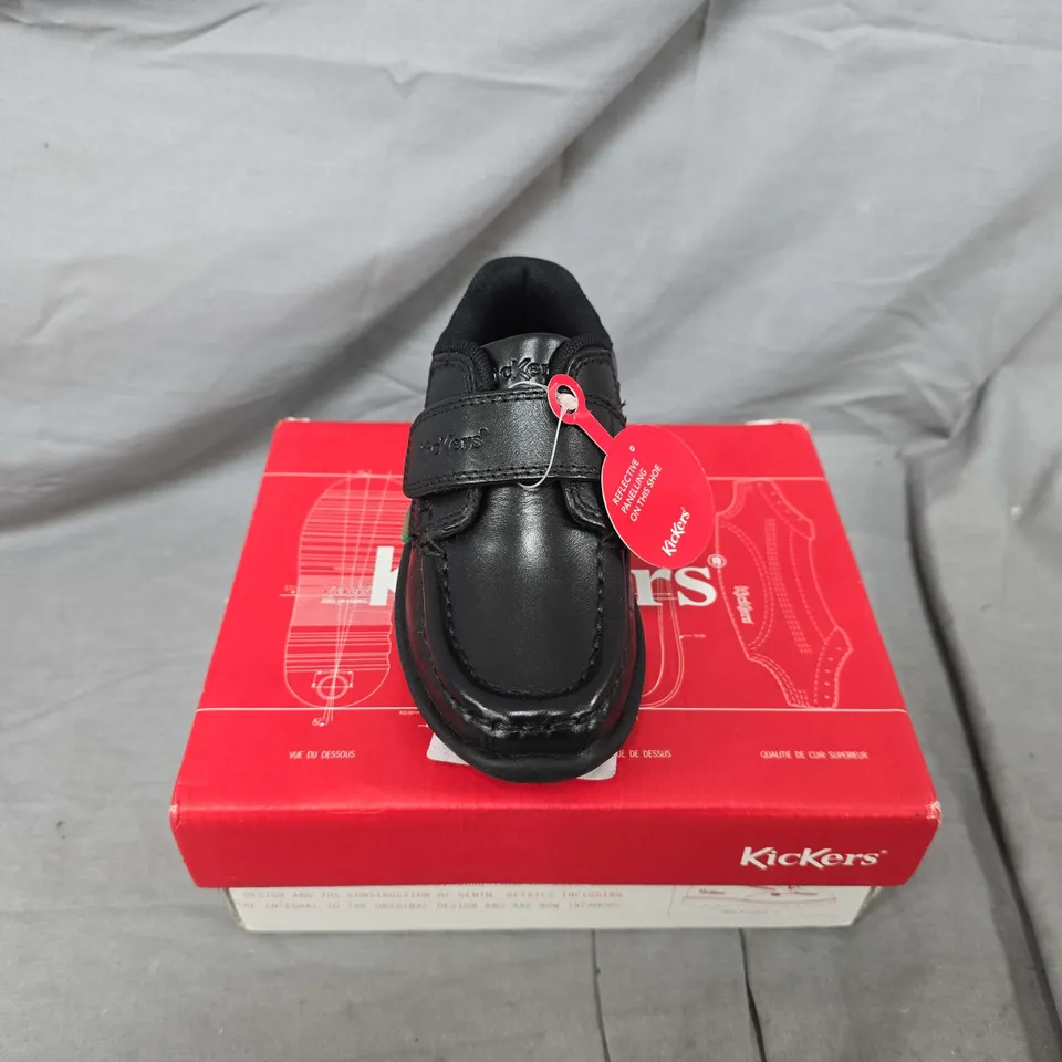 BOXED PAIR OF KICKERS KIDS REASAN STRAP LEATHER SHOES IN BLACK - SIZE 24