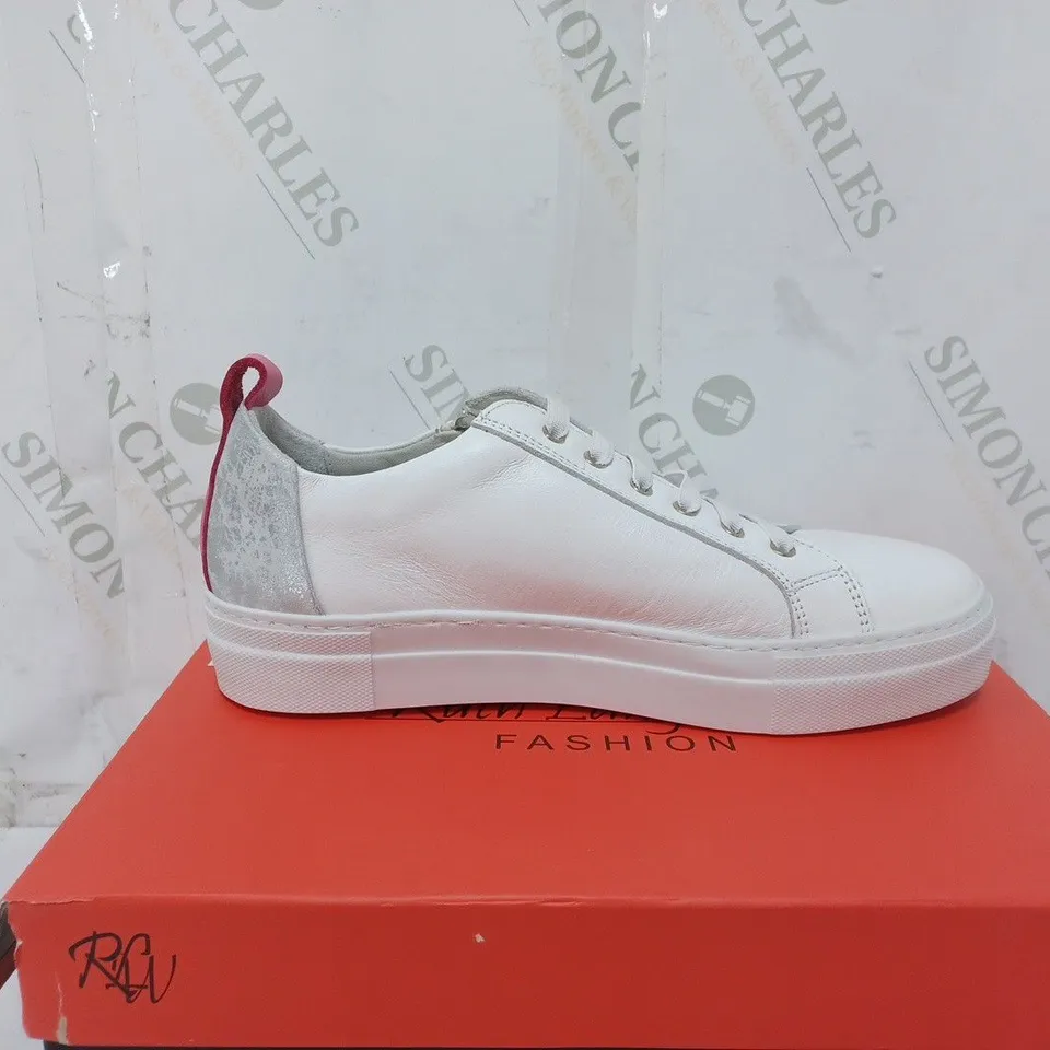 BOXED PAIR OF RUTH LANGSFORD ZIP DETAIL TRAINERS IN WHITE/PINK SIZE 6