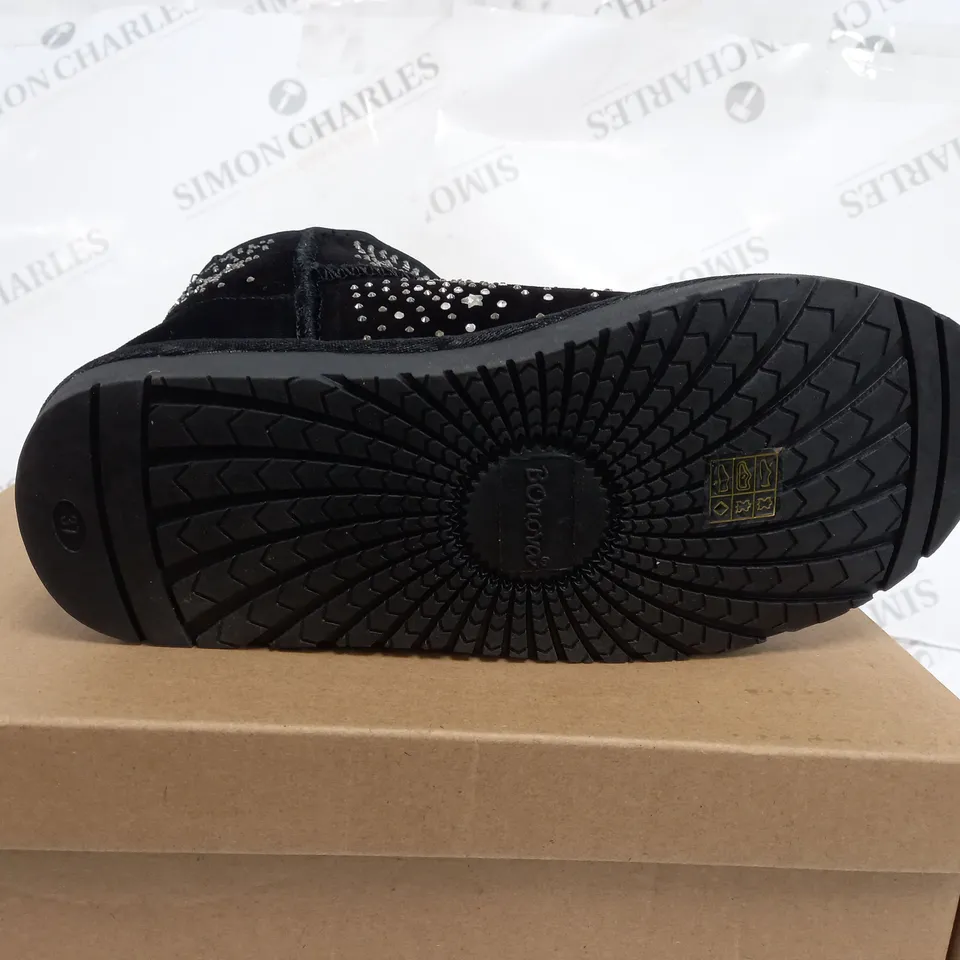 BOXED PAIR OF RIEKER SKEEPSKIN DETAILED ZIP BOOTS SIZE 4