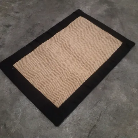 QUALITY DESIGNER AREA RUG APPROXIMATELY 40×60CM