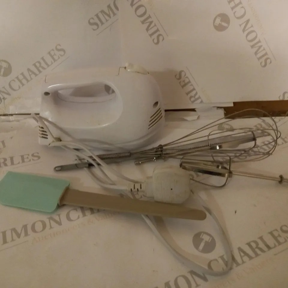 ESSENTIALS C12HMW17 HAND MIXER - WHITE