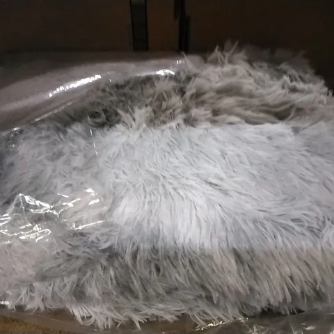 LIGHT GREY FLUFFY THROW BLANKET