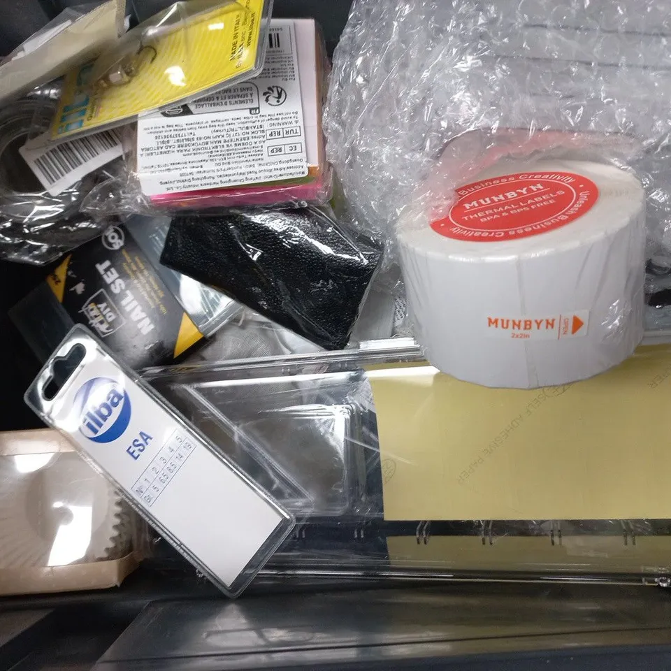APPROXIMATELY 15 ASSORTED HOUSEHOLD PRODUCTS TO INCLUDE MODELLING CLAY, FIRE EXIT SIGN AND KNITTING YARN