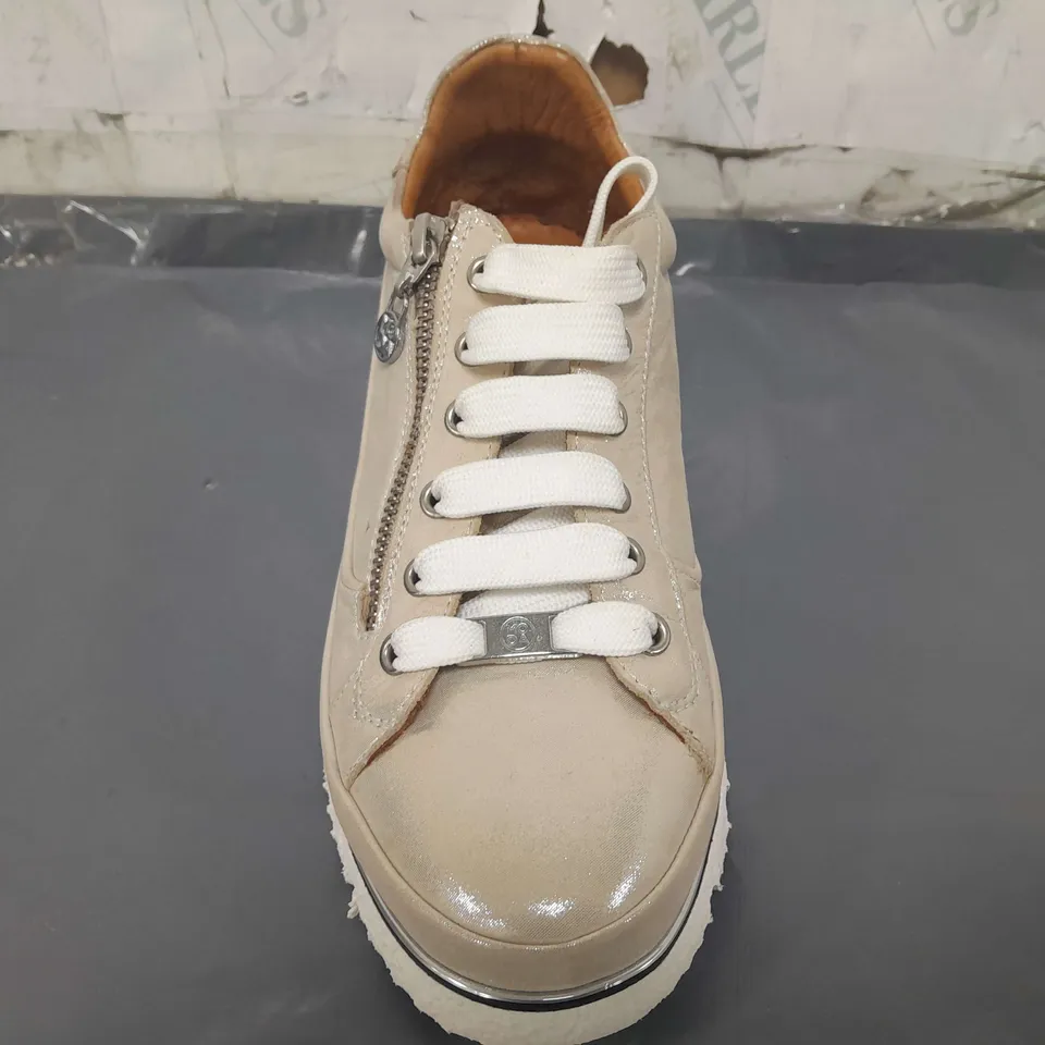 BOXED PAIR OF MODA IN PELLE ARIELA TRAINERS IN ROSE GOLD SIZE 5