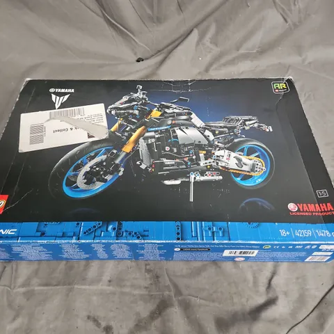 BOXED LEGO AR TECHNIC YAMAHA MT-10 SP SET 42159