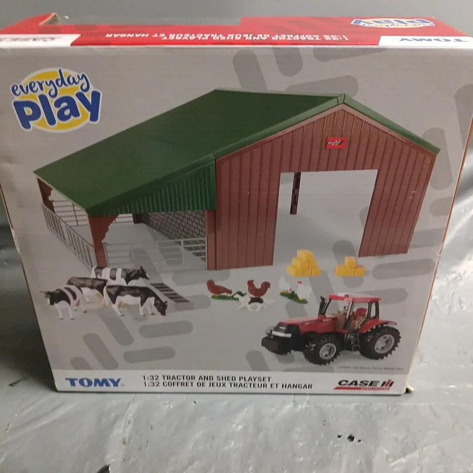 TOMY 1:32 TRACTOR AND SHED PLAYSET