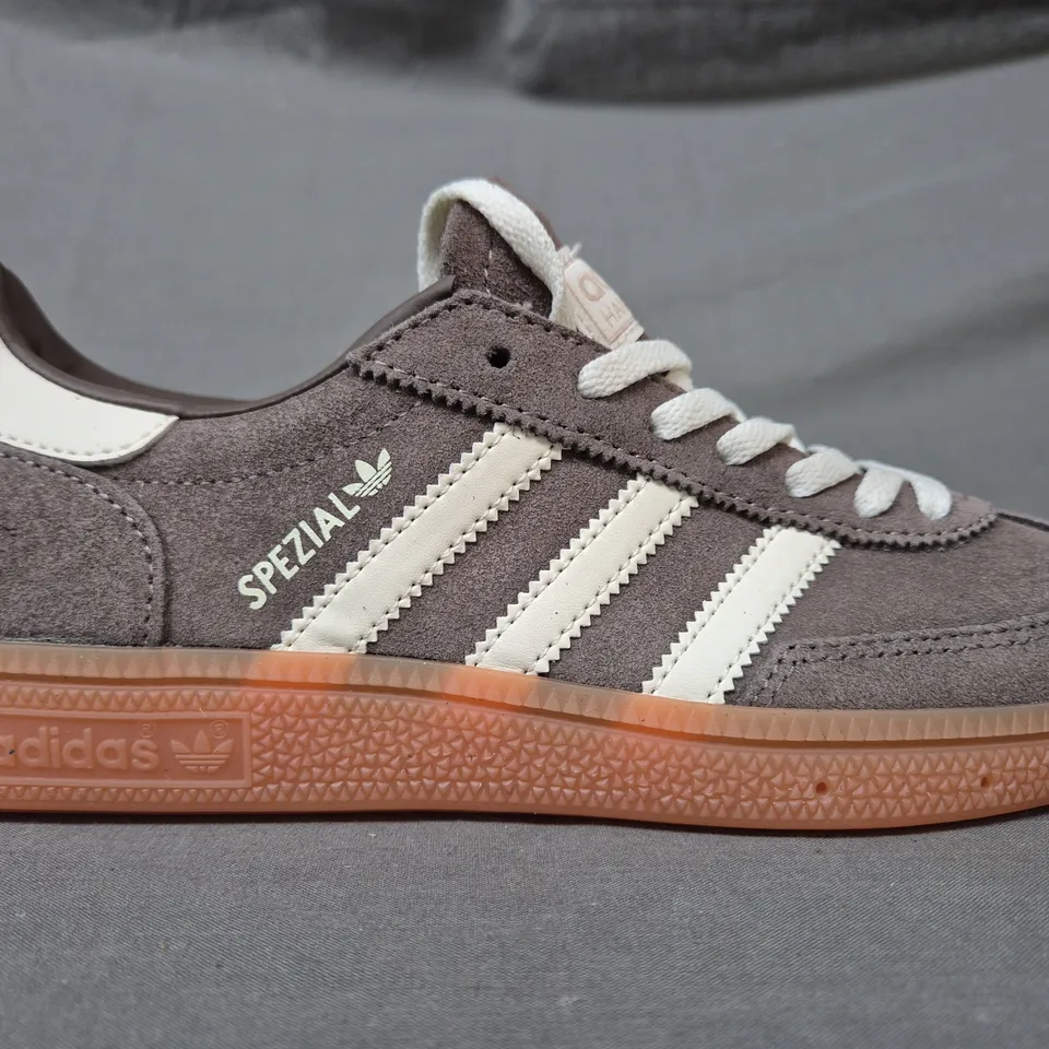 PAIR OF ADIDAS HANDBALL SPEZIAL SHOES IN TAUPE/WHITE UK SIZE 6