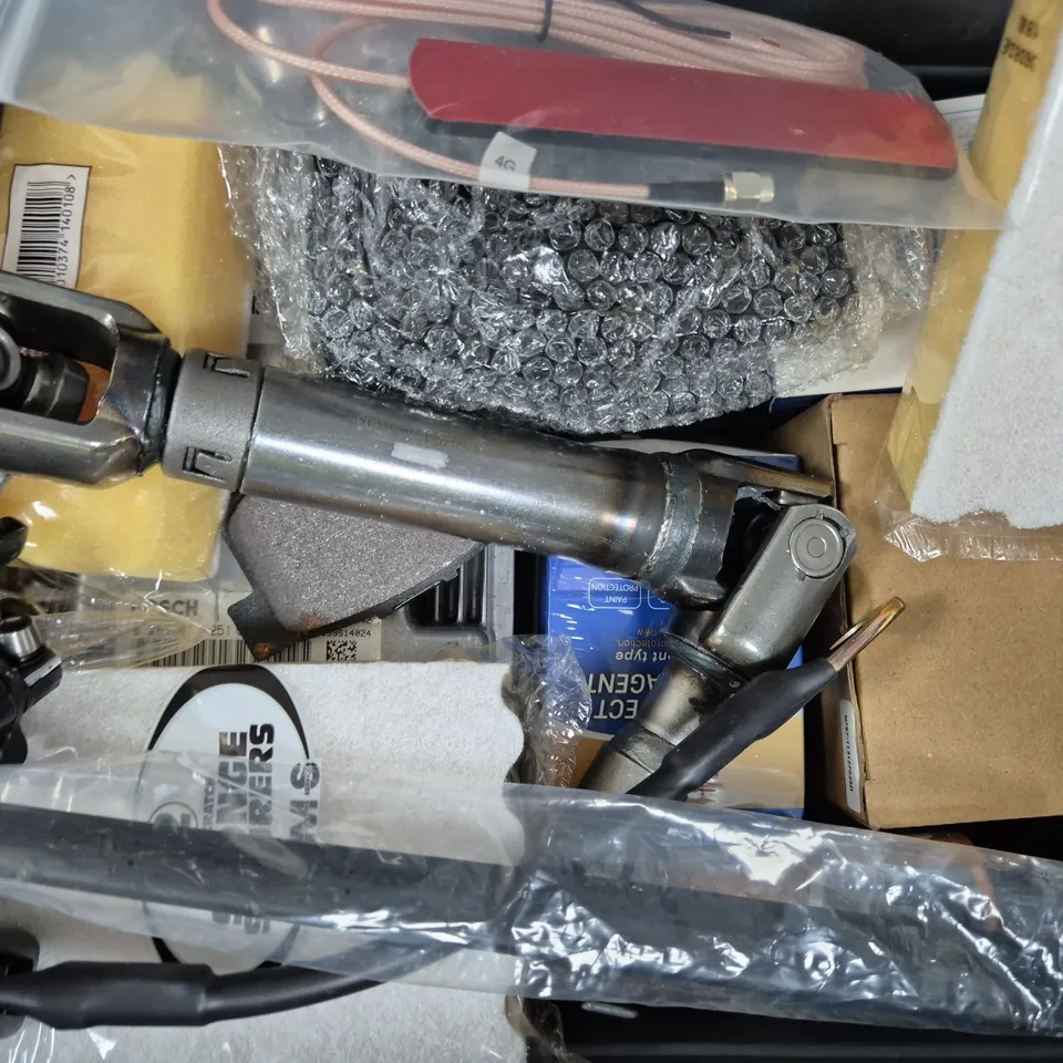 APPROXIMATELY 10 ASSORTED VEHICLE PARTS AND ACCESSORIES TO INCLUDE WINDSHIELD REPAIR KIT, BICYCLE CHAIN, ETC - COLLECTION ONLY