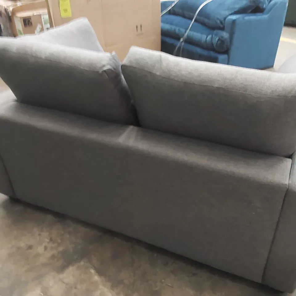 QUALITY DESIGNER GREY FABRIC UPHOLSTERED SOFA WITH SIDE CUSHIONS 