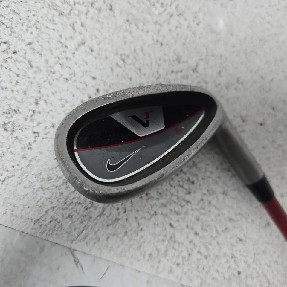 NIKE GOLF IRON – RED SHAFT, BLACK GRIP (SHORT)