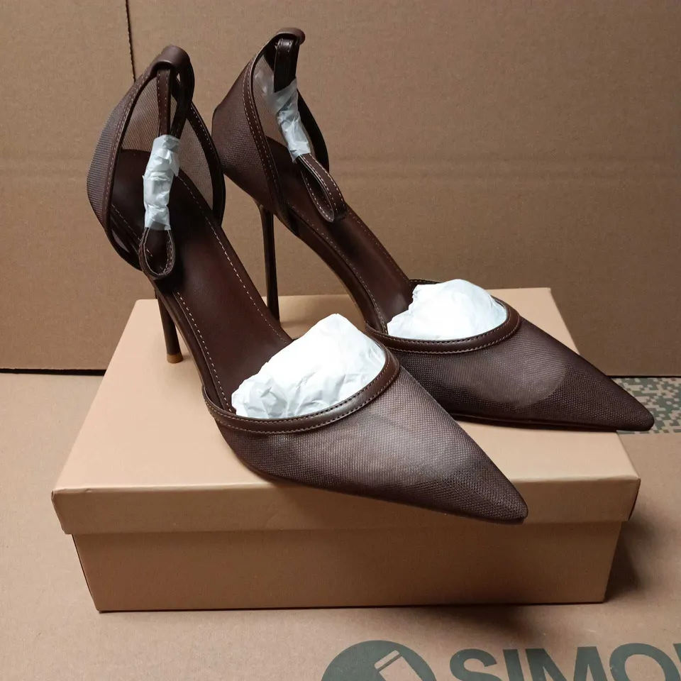 BOXED PAIR OF SIMMI MANDISA BROWN MESH COURT HEEL SHOES - 8