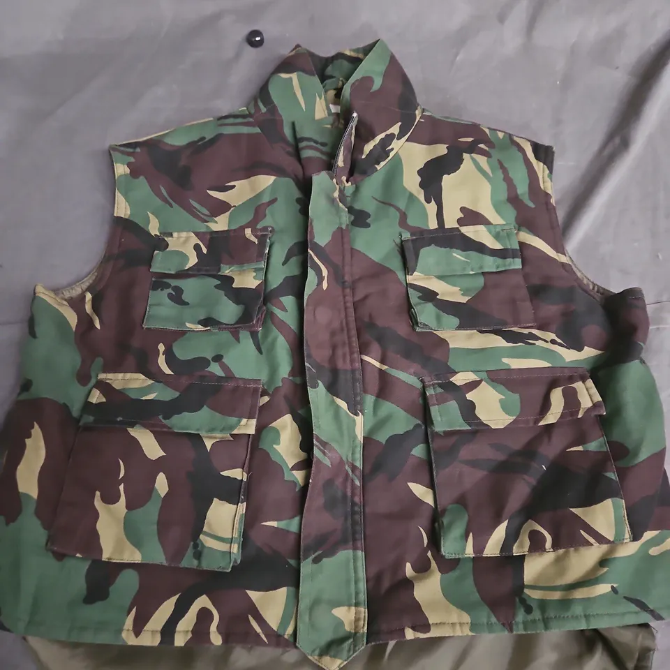 CAMOUFLAGE COMBAT JACKET WITH MULTIPLE POCKETS - 9-10YRS