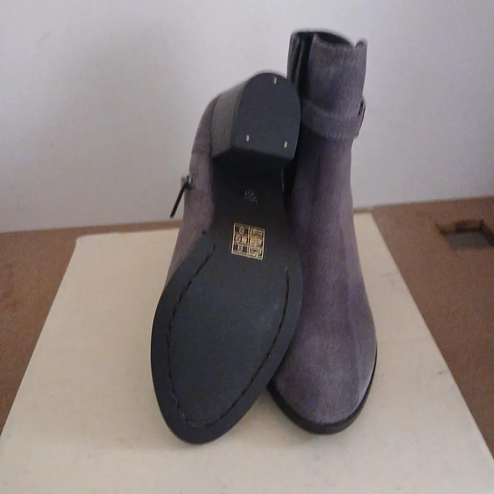 KG KURT GEIGER CHELSEA GREY SUEDE ANKLE BOOTS – UK 3 (EU 36)