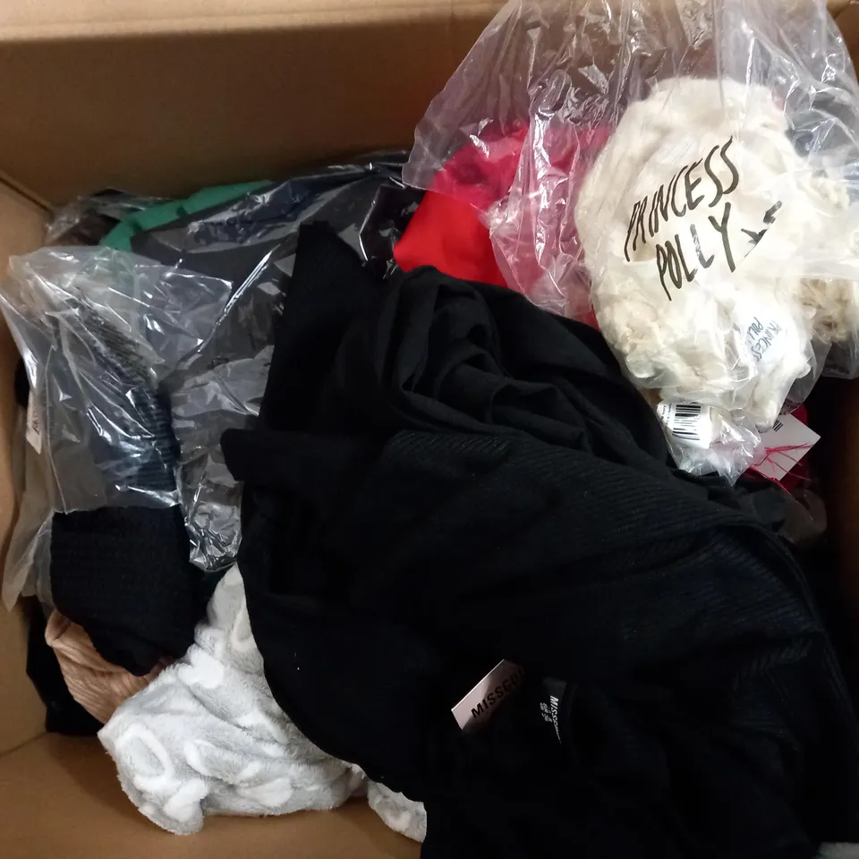 LOT OF APPROX 20 ASSORTED CLOTHING ITEMS VARYING IN SIZE/COLOUR/STYLE TO INCLUDE: TROUSERS, DRESSES, TOPS