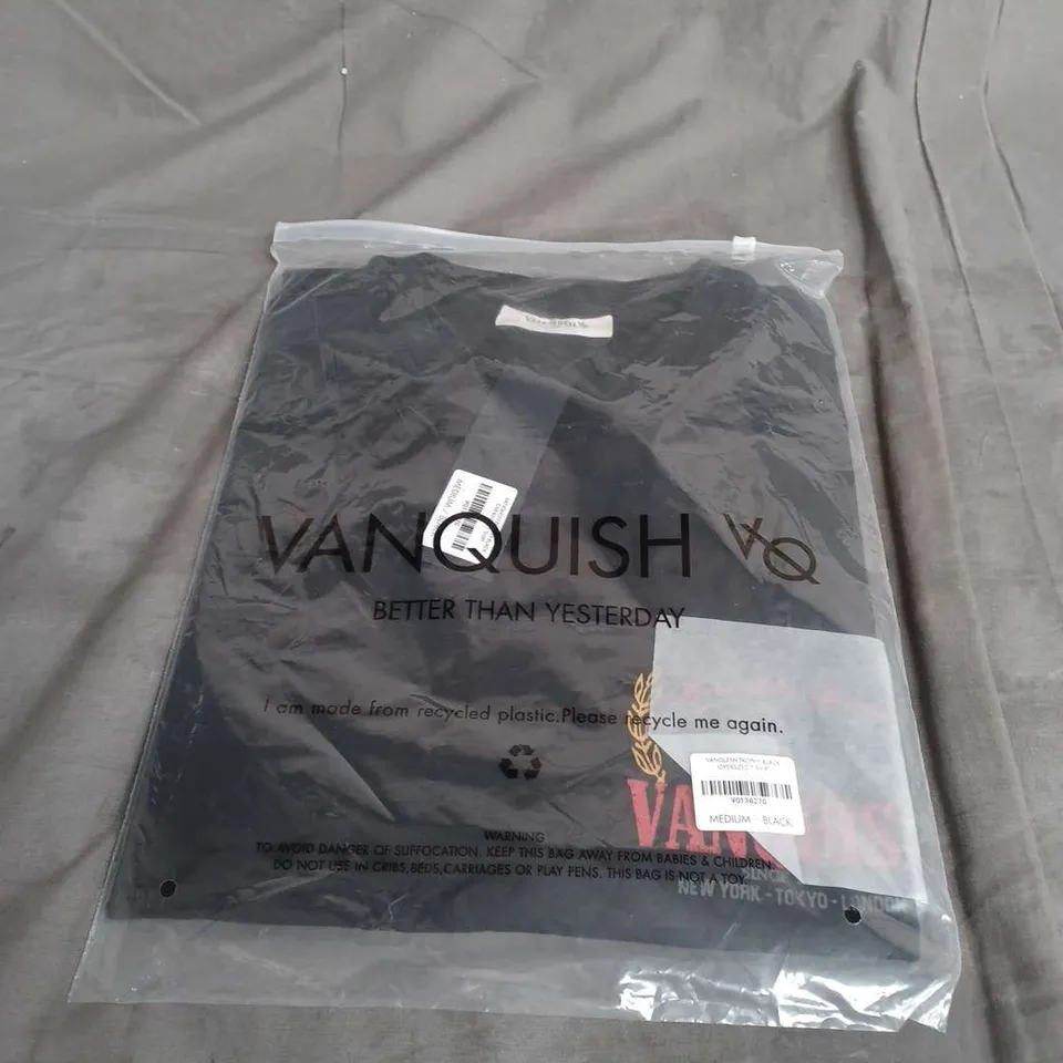 BAGGED VANQUISH FITNESS TROPHY OVERSIZED TEE IN BLACK SIZE M