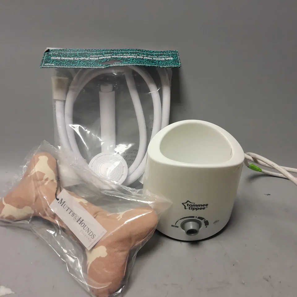 APPROXIMATELY 20 ASSORTED HOUSEHOLD ITEMS TO INCLUDE BATH SHOWER HEAD, MUTTS & HOUNDS BONE TOY, TOMMEE TIPPEE 1072 BOTTOM, ETC