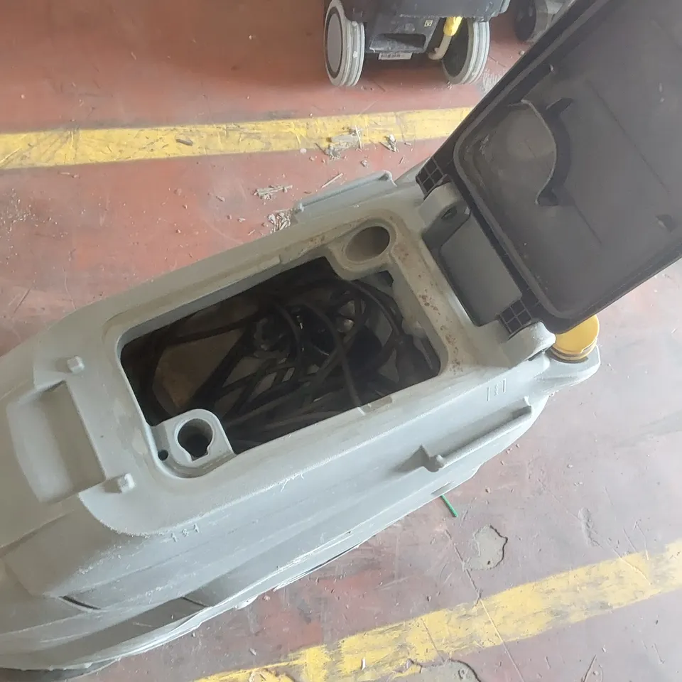 KARCHER BD 43/35 C EP MAINS FLOOR SCRUBBER DRIER