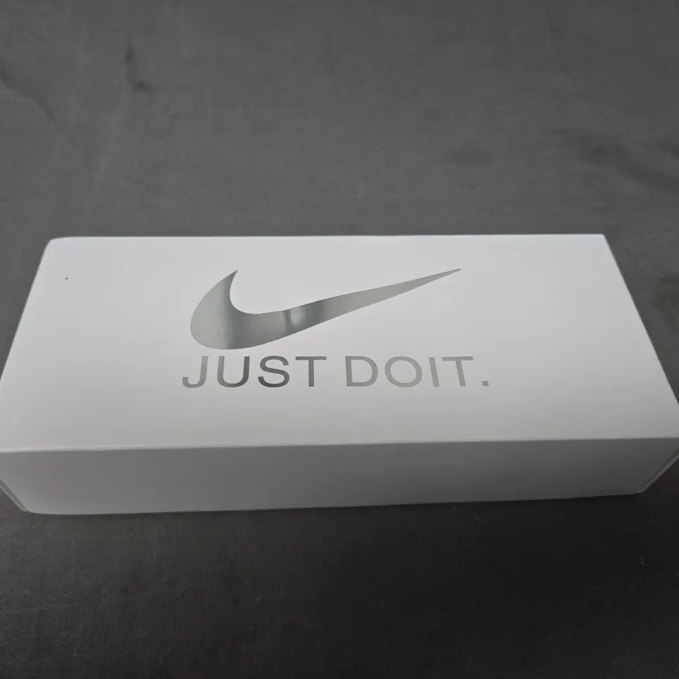 BOXED NIKE CREW SOCKS - X5 