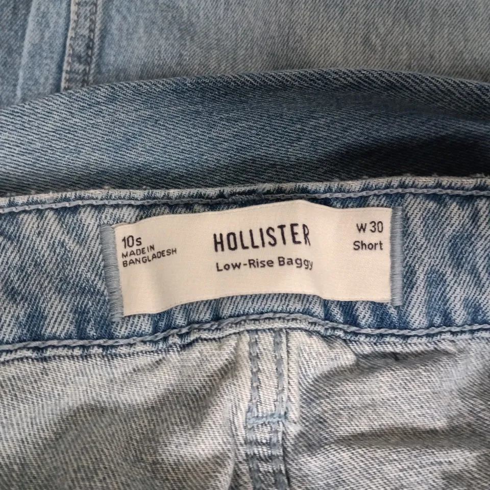 HOLLISTER LOW-RISE BAGGY JEANS – BLUE DENIM, US 10 SHORT / W30 SHORT
