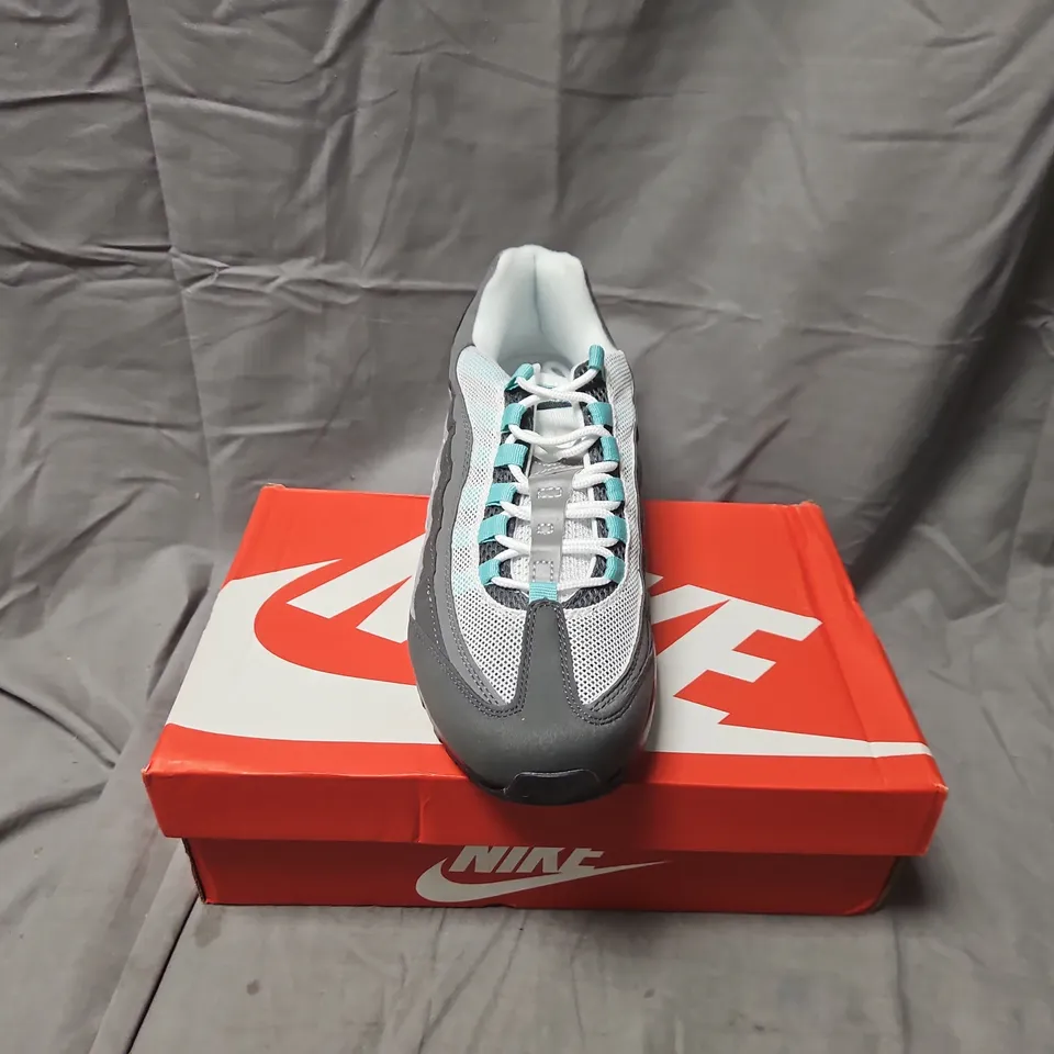 NIKE AIR MAX 95 TT TRAINERS – UK 9 (US 10, EUR 43) GREY/TEAL – BOXED