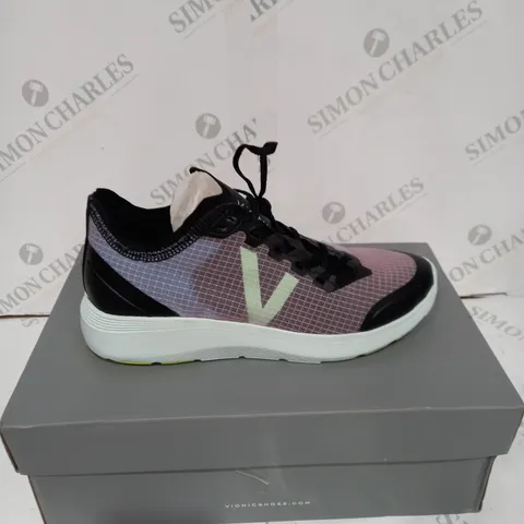VIONIC CELESTE TRAINER - SIZE 5