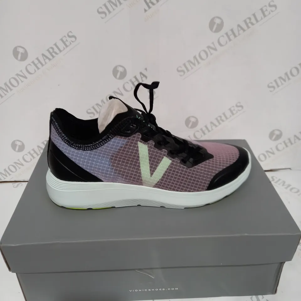 VIONIC CELESTE TRAINER - SIZE 5