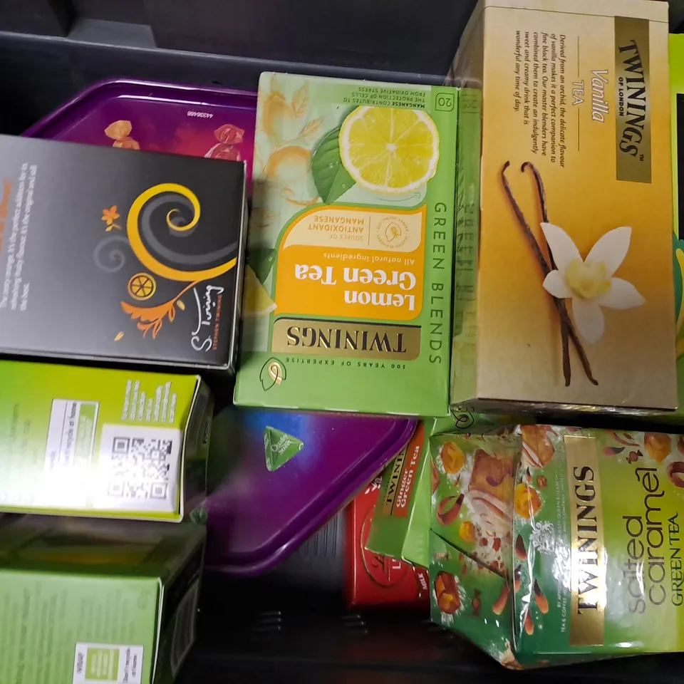 TOTE OF APPROXIMATELY 10 ASSORTED FOOD AND DRINK ITEMS TO INCLUDE JACKSONS GREEN TEA, TWININGS GREEN TEA, ETC