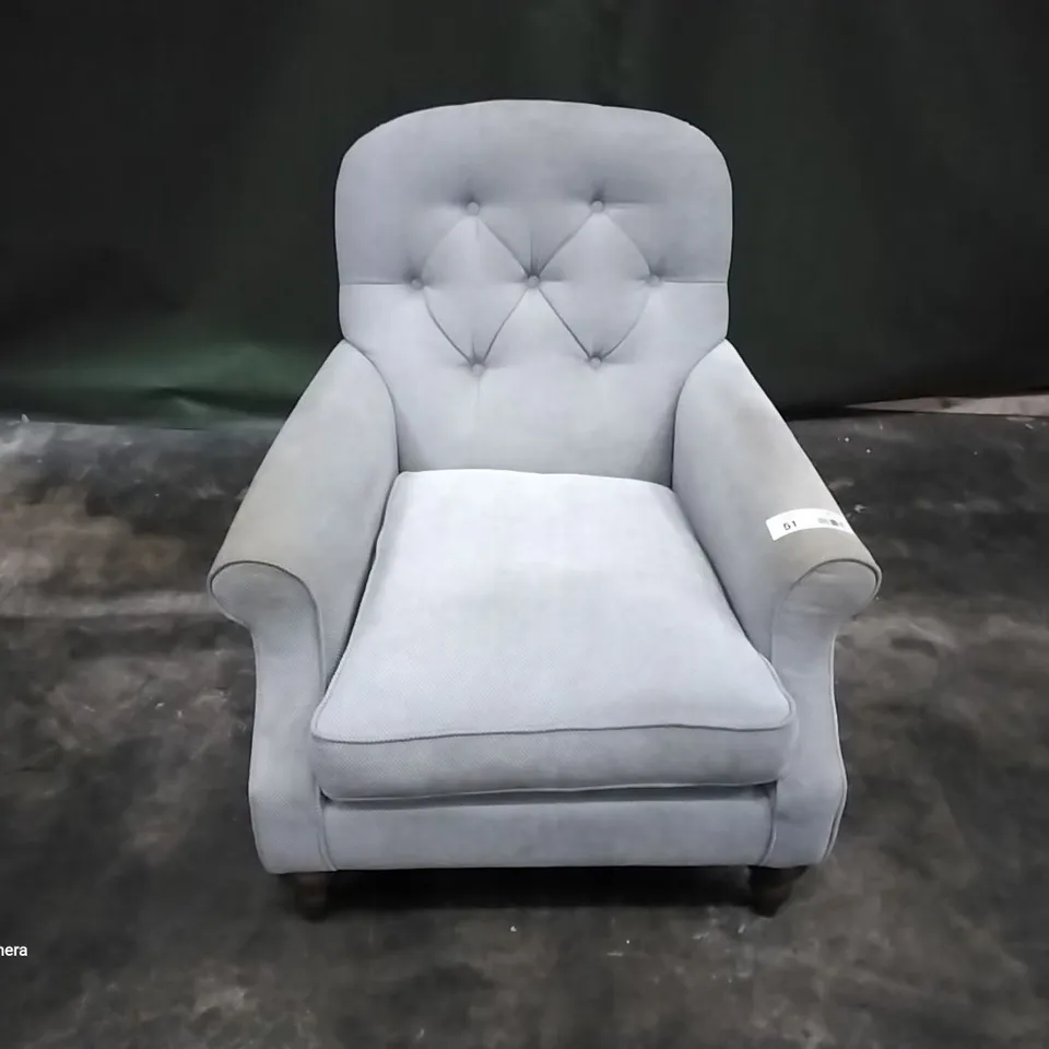 QUALITY DESIGNER OCASIONAL CHAIR BUTTON BACK LIGHT GRAY FABRIC