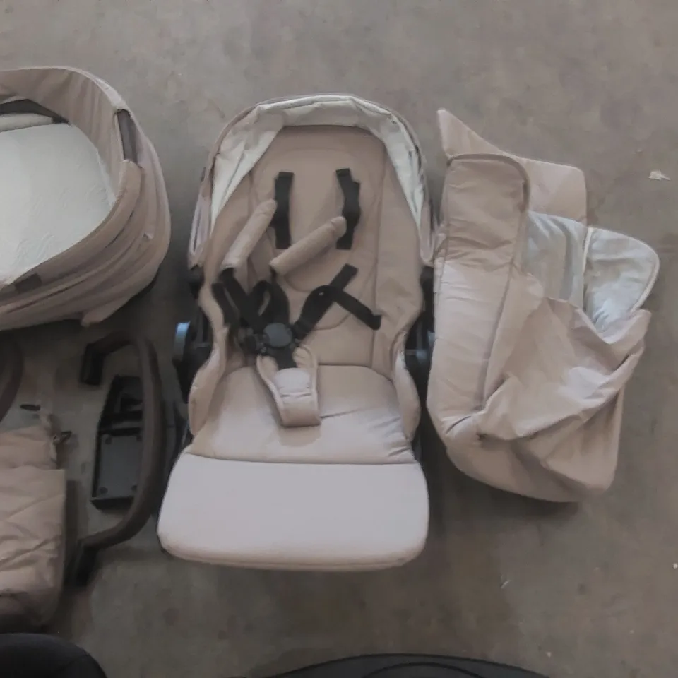 BOXED VENICCI CARRYCOT, CAR SEAT AND ACCESSORIES (2 BOXES)