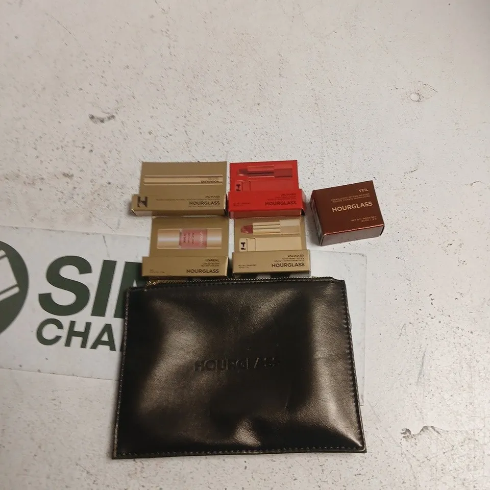 HOURGLASS MAKE-UP COLLECTION – MINI LIPSTICKS & LIP GLOSS WITH POUCH 