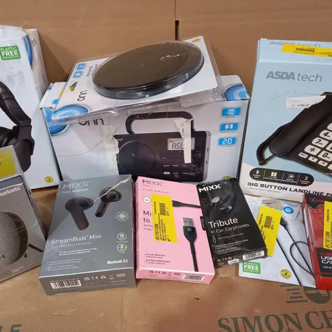LOT OF APPROX. 10 X ITEMS TO INCLUDE MIXX STREAMBUDS MINI WIRELESS EARBUDS, TZUMI DECO SERIES SPEAKER, MIXX MICRO TO USB CABLE, BLACKWEB USB-C TO USB-C CABLE, ONN PODCASTING HEADSET, ETC.