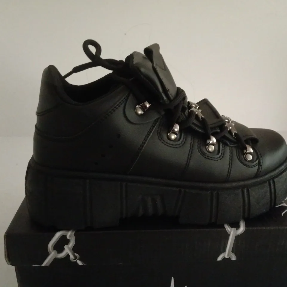 BOXED AIR OF KOI RIMO CORE CHUNKY BLACK TRAINERS – UK 6