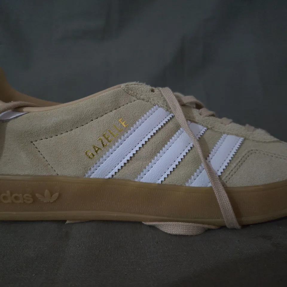 BOXED PAIR OF ADIDAS GAZELLE INDOOR WOMEN'S SHOES IN SAND UK SIZE 5