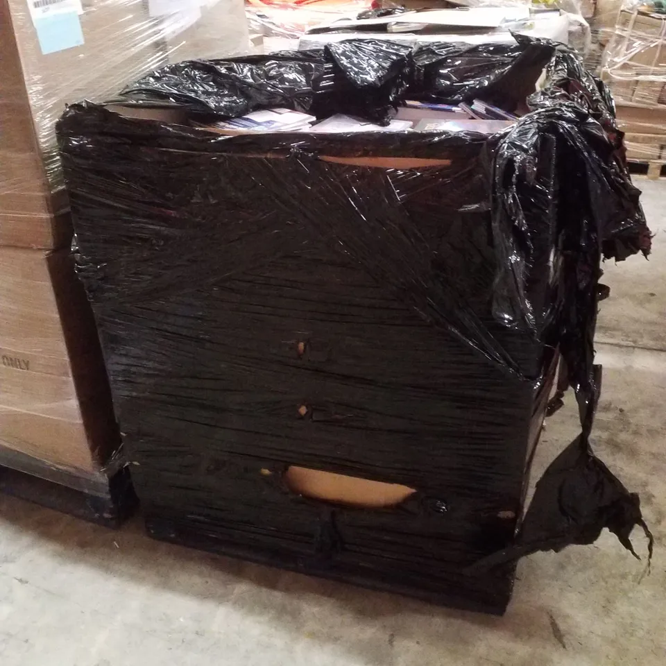 PALLET CONTAINING ASSORTED COLOURING BOOKS & GIFT COLLECTIONS