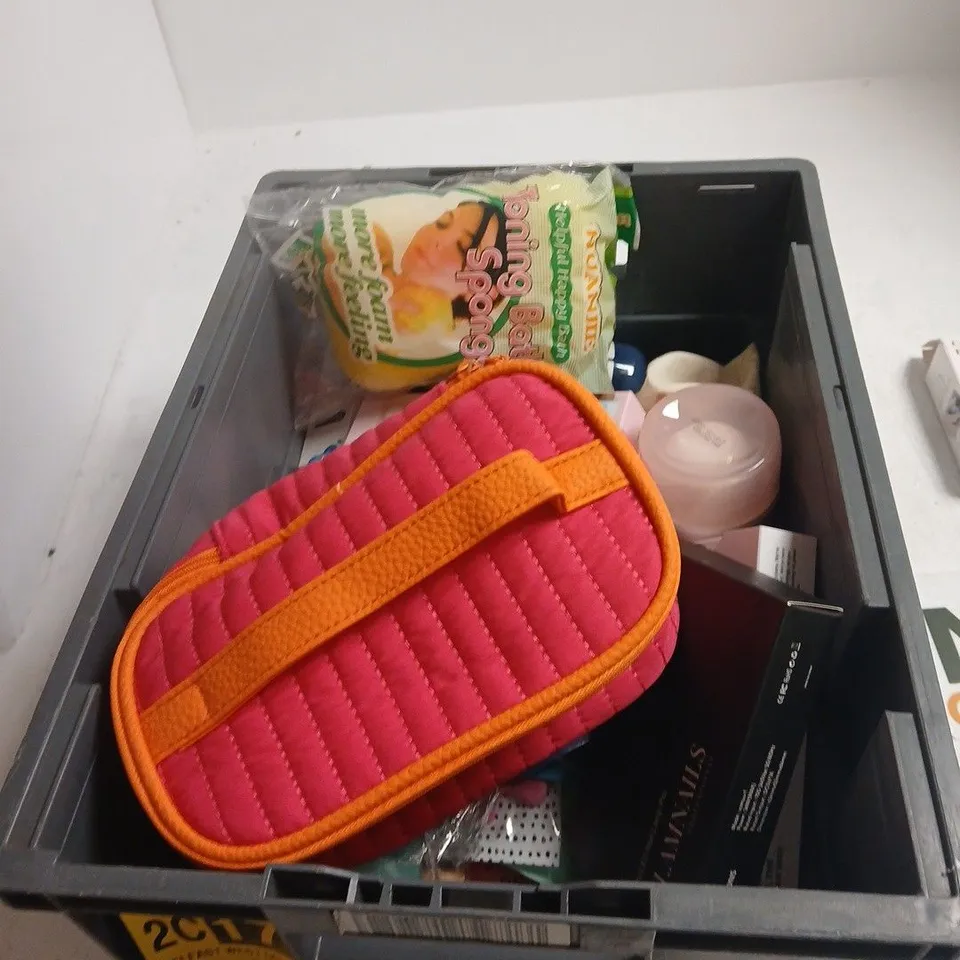 TOTE OF APPROXIMATELY 15 ASSORTED COSMETICS/BEAUTY ITEMS TO INCLUDE: CRYSTAL HAIR REMOVERS 