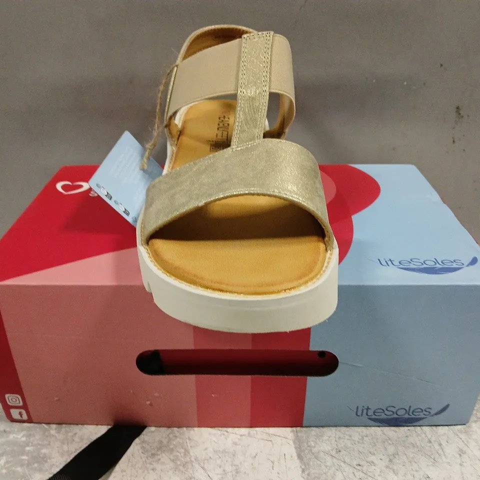 BOXED PAIR OF HEAVENLY FEET OPEN TOE SANDALS IN GOLD SHIMMER SIZE UK 8