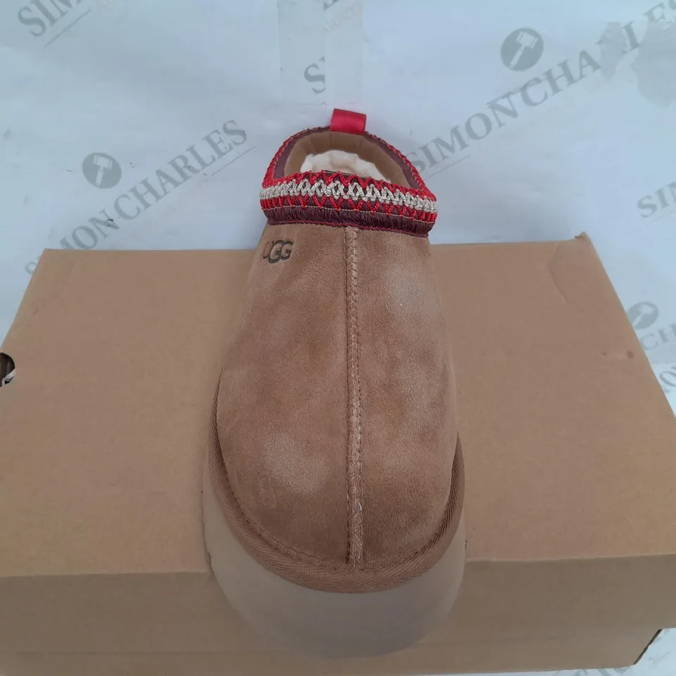 BOXED PAIR OF UGG TAZZ PLATFROM SLIPPERS IN CHESTNUT - UK 8