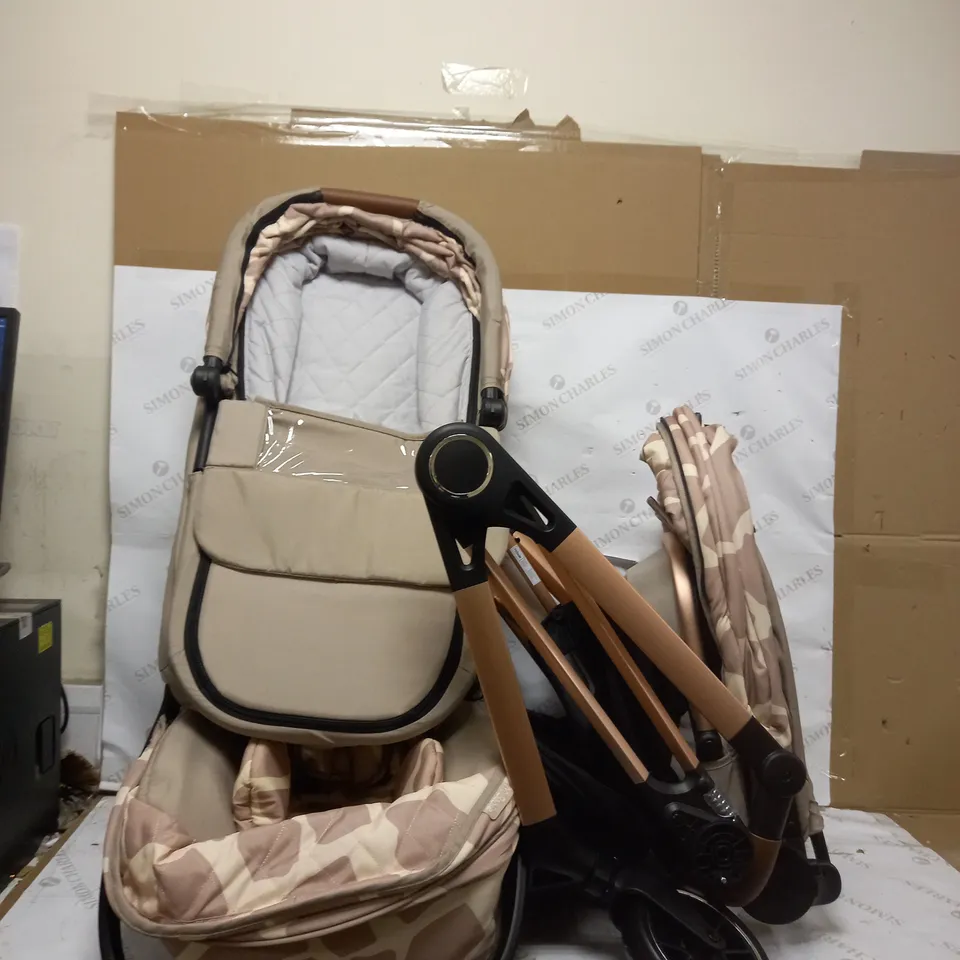 BOXED DANI DYER ROSE GOLD GIRAFFE TRAVEL SYSTEM  RRP £369.99