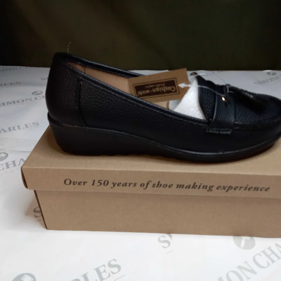 TASSLE SLIP ON LEATHER SHOE - BLACK - SIZE 6