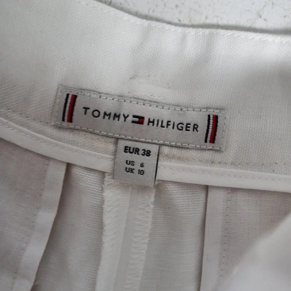 TOMMY HILFIGER LINEN BLEND SHORTS IN WHITE - SIZE 38
