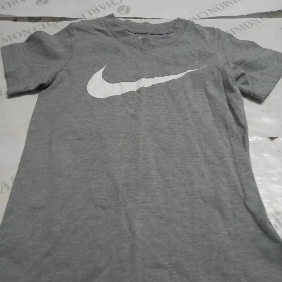 KIDS GREY NIKE TEE 