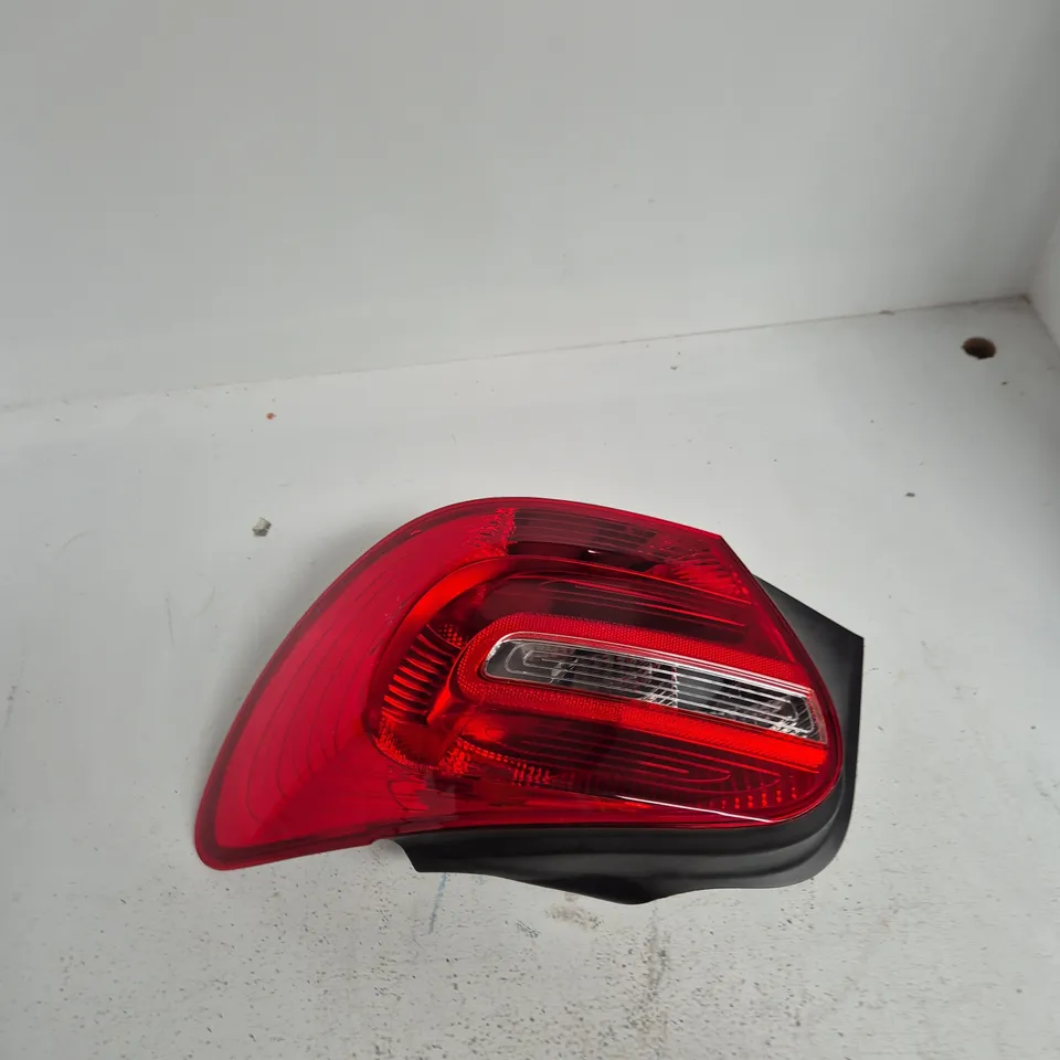 SUSPECTED MERCEDES-BENZ GLA RIGHT REAR TAIL LIGHT