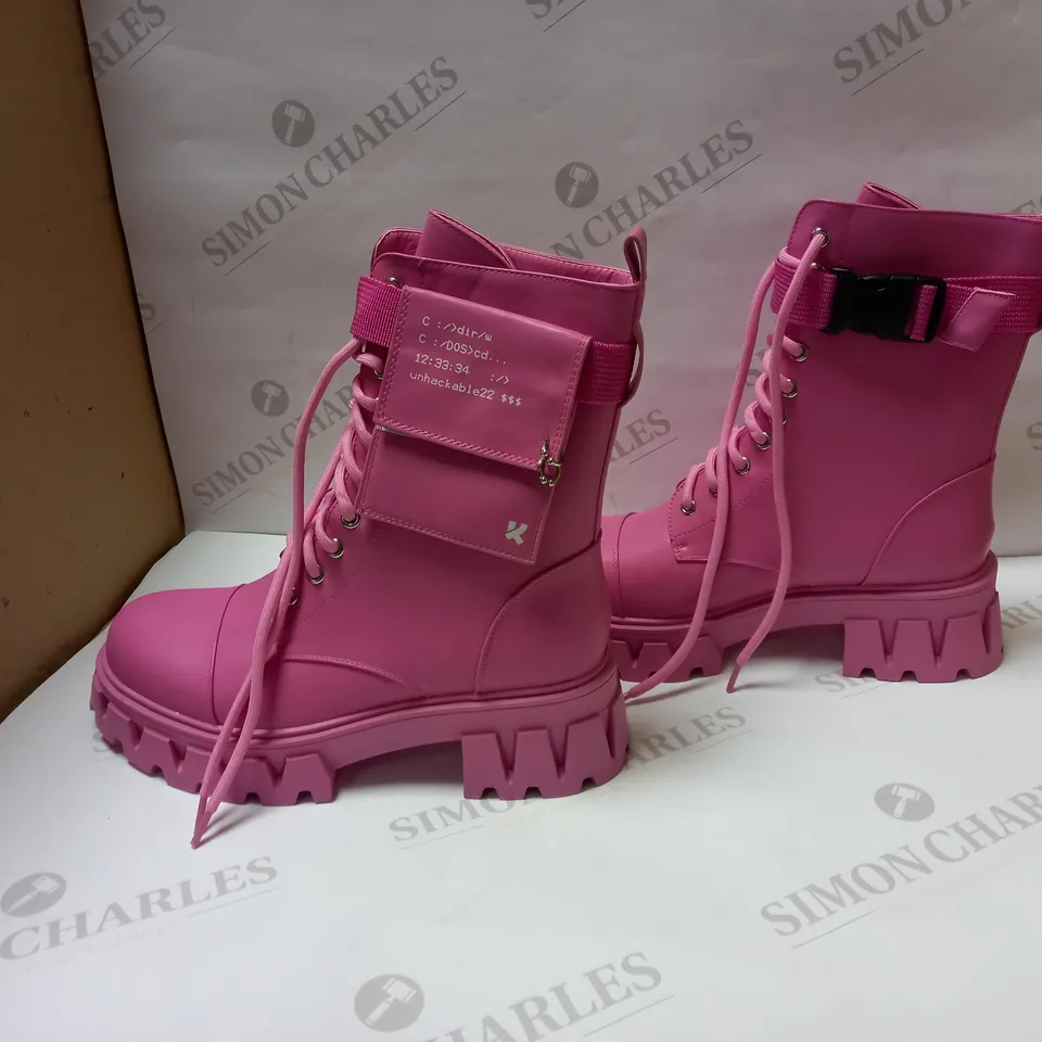 DESIGNER KOI VEGAN BANSHEE LIGHT PINK BOOTS SIZE 5