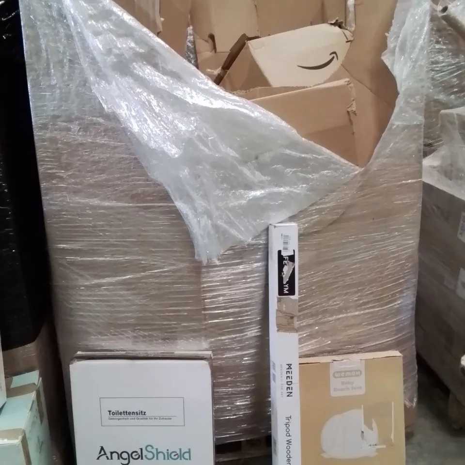 PALLET OF ASSORTED HOUSEHOLD GOODS AND PRODUCTS TO INCLUDE;TRIPOD,BABY BEACH TENT,TOILET SEAT 