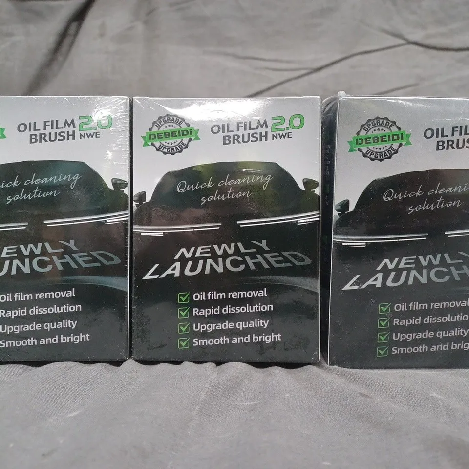 APPROXIMATELY 10 ASSORTED CAR ACCESSORIES AND PRODUCTS TO INCLUDE OIL FILM 2.0 BRUSH, ETC - COLLECTION ONLY
