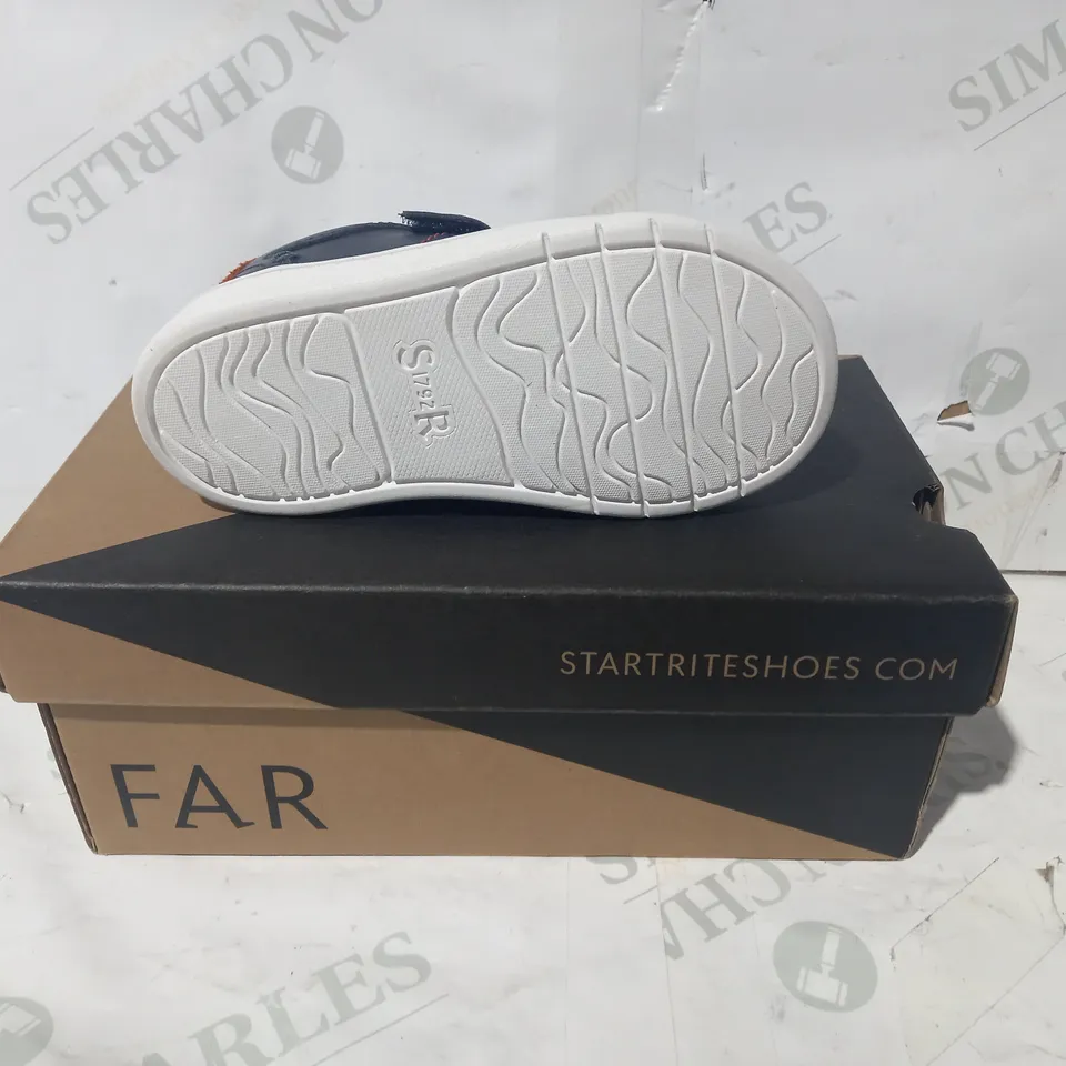 BOXED PAIR OF START RITE EXPLORE KIDS VELCRO STRAP TRAINERS IN NAVY EU SIZE 23